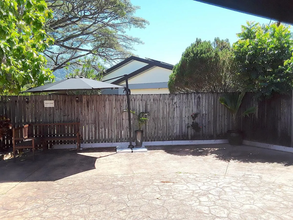 The Peacocks Nest Bed & Breakfast Edmonton 2*,  Australia
